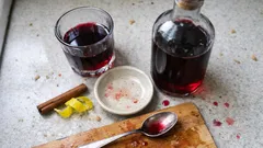 Homemade Pomegranate Liqueur: a simple 10-day infusion with warm spices