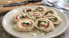 No-Cook Stracchino, Prosciutto & Arugula Pinwheels—Slice-and-Serve Party Bites